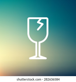Línea delgada del icono del vino de vidrio roto para diseño web y móvil, minimalista moderno y plano. Icono blanco vectorial en el fondo de malla gradiente.