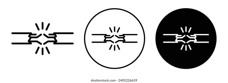 Vector de conjunto de iconos de hilos de alambre rotos. cable roto debido a un cortocircuito en el símbolo del hogar. cable de alimentación eléctrica o de Internet dañado o roto en el contorno del signo