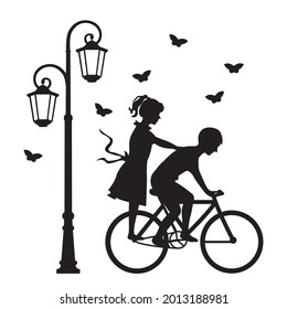 Hermano y hermana en bicicleta a través de las luces de los parques y manadas de mariposas, ilustración de vectores, 