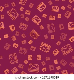Portátil de línea marrón con sobre y correo electrónico abierto en el icono de pantalla aislado patrón sin fisuras en el fondo rojo. Marketing por correo electrónico, conceptos de publicidad en Internet.  Ilustración vectorial