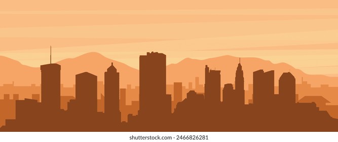 Afiche panorámico marrón del horizonte de la ciudad con edificios de fondo brumoso, amanecer, nubes y montañas de COLUMBUS, ESTADOS UNIDOS