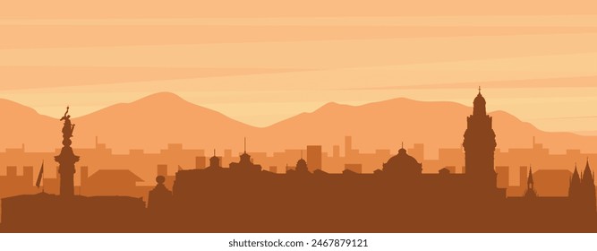 Afiche panorámico marrón del horizonte de la ciudad con edificios de fondo brumoso, amanecer, nubes y montañas de QUITO, ECUADOR