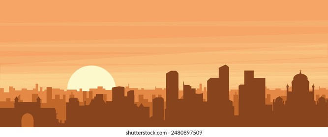 Afiche panorámico marrón del horizonte de la ciudad con edificios de fondo brumoso, amanecer, nubes y montañas de MUMBAI, INDIA