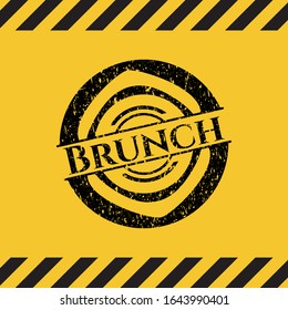 Brunch schwarzes Grunge Emblem in gelbem Warnschild. Vektorillustration Illustration. Detaillierte Angaben.