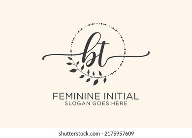 Monograma de belleza BT y elegante logo de diseño para escritura a mano de marca inicial, boda, moda, floral y botánica con plantilla creativa.