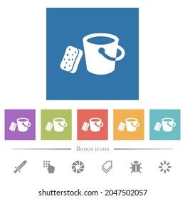 Iconos blancos planos de cubo y esponja en fondos cuadrados. 6 iconos de bonificación incluidos.