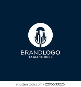 Building logo design with microphone podcast concept vektor	