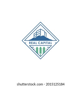 diseño del logotipo inmobiliario de edificios con montañas y pinares