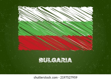 Bandera de Bulgaria con efecto tiza sobre pizarra verde, concepto de bandera del país dibujante a mano, pizarra verde con bandera de Bulgaria, textura de tiza, bandera para los niños, material de clase