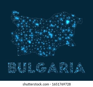 Mapa de la red de Bulgaria. Mapa geométrico abstracto del país. Conexión a Internet y diseño de telecomunicaciones. Increíble ilustración vectorial.