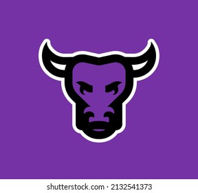 Diseño de vectores con logotipo de cabeza de toro. Béisbol, baloncesto, fútbol, esport plantilla de emblema aislado. Ilustración púrpura para equipos deportivos 