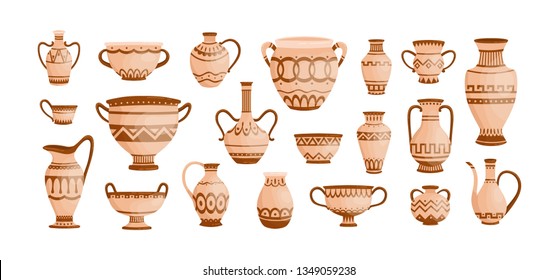 Montaje de antigua cerámica griega aislada sobre fondo blanco. Colección de macetas de arcilla, jarrones y ánforas decoradas con adornos helénicos. Conjunto de artefactos arqueológicos. Ilustración vectorial plana.