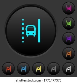 Botones opresivos oscuros del carril del bus con iconos de colores vivos en fondo gris oscuro