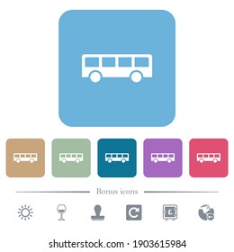 Iconos planos blancos en los fondos cuadrados redondeados de color. 6 iconos de bonificación incluidos