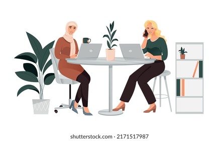 El concepto de actividad empresarial. Mujeres jóvenes sonrientes trabajan en laptops en oficinas modernas. Los empleados se comunican, hacen llamadas y completan proyectos. Personal Multinacional. Dibujo vectorial plano de dibujos animados