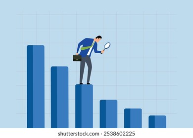 Declive del negocio, el hombre de negocios examina el gráfico de barras y el gráfico decrecientes. 