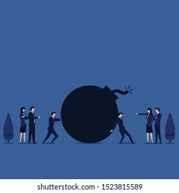El equipo de concepto de vectores planos de negocios lucha por la metáfora de la bomba de la lucha por la responsabilidad. Ilustración De Papel De Fondo, Banner, Fondo, Infografía, Libro Y Página De Aterrizaje Web.