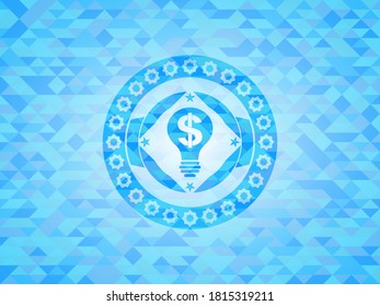 icono de idea de negocio dentro del emblema azul claro con fondo de mosaico triangular. 
