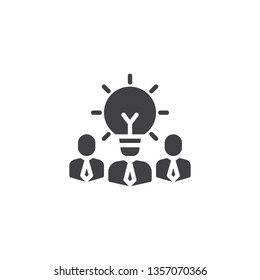 Idea de negocios piensa en el ícono del Vector. Grupo de trabajo de equipo creativo llenó el letrero plano para el concepto móvil y el Diseño web. Gente de negocios y icono de glifo de bombilla. Símbolo, ilustración del logotipo. Píxel perfecto