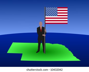 empresario parado en el mapa de Nebraska con bandera