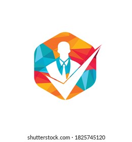 Unternehmenslösung, Vektorlogo-Design. Geschäftsmann mit Häkchen oder Häkchen-Symbol. 