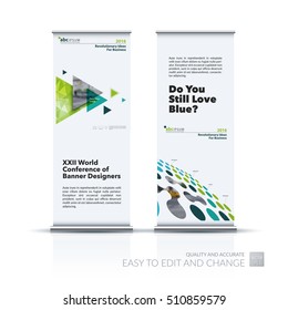 Conjunto de vector de negocio de diseño moderno de banner roll Up con triángulos voladores, círculos, rondas, polígonos para consultoría, Internet, TI, computadoras, redes. Folleto para exposición, feria, exposición.