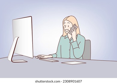 Mujer de negocios que usa computadora de escritorio y habla en un teléfono inteligente aislado en segundo plano, vector de ilustración de estilo dibujado a mano.