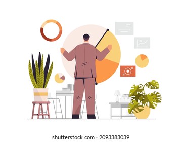 empresario analizando datos estadísticos sobre el concepto de presentación de informes empresariales de diagrama