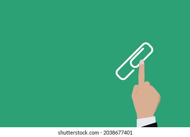 El empresario señala el gráfico y gráfico de flecha, el plan de crecimiento corporativo o el desarrollo de negocios al concepto de éxito y crecimiento. Representado por un signo adjunto con espacio de copia.