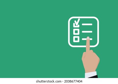 El empresario señala el gráfico y gráfico de flecha, el plan de crecimiento corporativo o el desarrollo de negocios al concepto de éxito y crecimiento. Representado por un signo de lista de verificación con espacio de copia.
