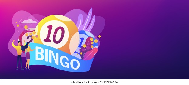 Ganadores de hombres y mujeres de negocios y bolas de lotería de bingo con números afortunados, gente pequeña. Juego de lotería, boleto de rifa, concepto de juego de bingo. Plantilla de banner de encabezado o pie de página con espacio de copia.