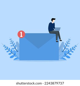 Geschäftsmann, der mit Laptop-Computern arbeitet, E-Mail-Umschläge, E-Mail-Management, Effizienz oder Produktivität, mit vielen E-Mails umgeht oder alle E-Mails beantwortet, Informationen priorisiert.