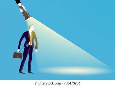 Los hombres de negocios se iluminaron con la antorcha. Apoyando la idea, trabajando juntos el concepto. 