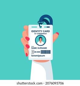 Una mujer de negocios muestra su tarjeta de identificación en mano. Con permiso. Icono de tarjeta de identificación. Ilustración vectorial, estilo de diseño plano. Identificación personal. Control de acceso. Firmar la tarjeta de identificación. Documento personal en mano.