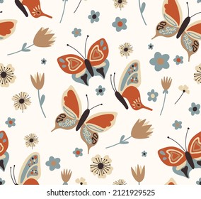 Schmetterlinge und Blumen. Nahtloses Muster mit handgezeichneten Vektorelementen.