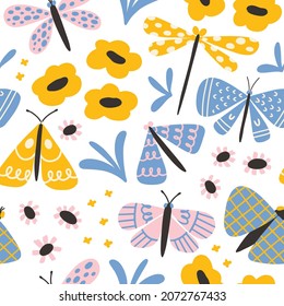 Schmetterling und Wildblume nahtloses Muster. Feine, handgezeichnete Insekten in trendigen Pastellfarben. Süße lustige skandinavische Schmetterlinge für Kinder Textilien. Feines und trendiges Design.