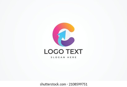 C con logotipo de flecha. Icono de diseño de vectores de logotipo de letra C Ilustración de monograma moderno