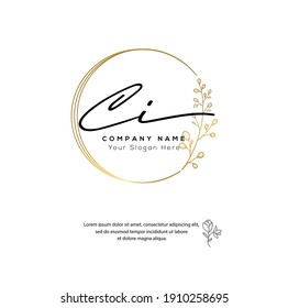 C I CI Letra inicial manuscrita y logotipo de la firma. Logo inicial del vector de belleza .Moda, boutique, floral y botánica