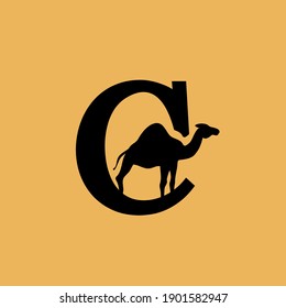 Letra C con plantilla de vector de logotipo de camello