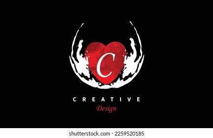 Logo de la letra C en forma de corazón con color de agua roja sobre fondo negro Feliz Día de San Valentín elemento de diseño abstracto