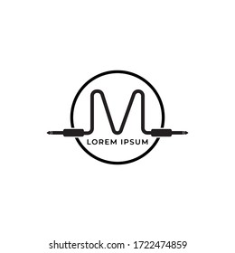 Concepto de logotipo de tomas de cable que forma ilustración vectorial de letra M. Plantilla de diseño del logotipo de audio. Aislado, equipo de audio, sistema de sonido, instrumento. Blanco y negro