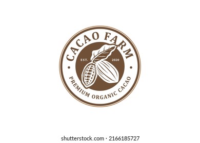 Diseño del logo del cacao de la granja Cacao fruta orgánica con emblema de hoja estilo placa 