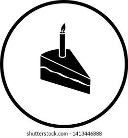 rebanada de tortas con símbolo de vela iluminado