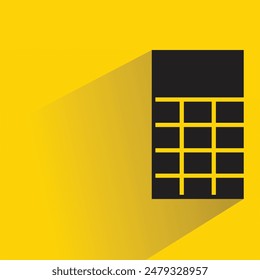 icono de calculadora con sombra paralela sobre fondo amarillo