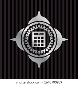 Taschensymbol in silberglänzendem Emblem