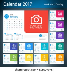Calendario para el año 2017. Plantilla de impresión de diseño de Vector con lugar para la foto y el logotipo de la empresa. Conjunto de 12 meses. La Semana Comienza El Domingo. 3 meses en la página