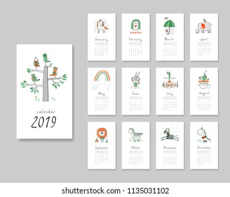 Calendário 2019. Modelos com animais desenhados à mão bonito. Ilustração vetorial. Cores verde e laranja.