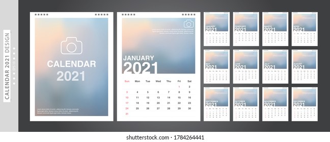 Calendario 2021, Diseño de plantilla Set Desk Calendar con logotipo de Place for Photo y Company. La semana empieza el domingo. Conjunto de 12 meses.