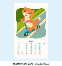 Calendario para 2023 con gatos lindos. Gatito rudo en una moto azul. Mascotas. Amigos furtivos. Calendario para julio en estilo de caricatura. Ilustración vectorial.