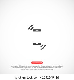  Vector de icono de llamada.Vector de icono de teléfono. teléfono móvil. icono de teléfono/Icono de teléfono en estilo plano moderno aislado en fondo gris. Icono de dispositivo con ondas. Símbolo telefónico para el diseño de su sitio web